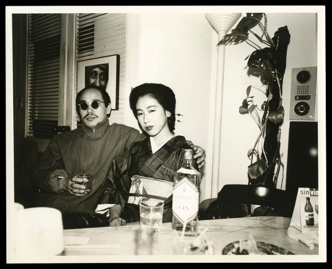 Araki Nobuyoshi “With Michiko Miyauchi (Video Love Magazine "Ai no fumo" Hiroine) at the bar "Refrain"”